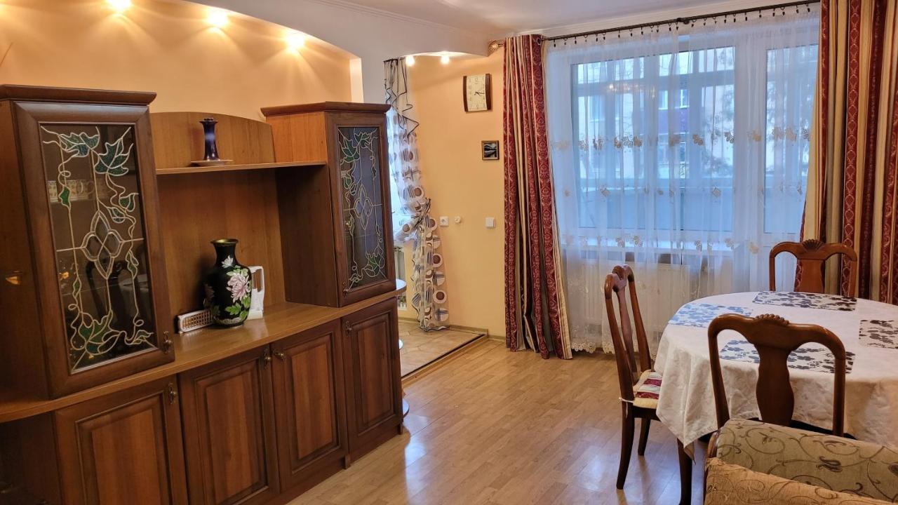 Апартаменти На Проспекті. Khmelʼnytsʼkyy Exteriör bild